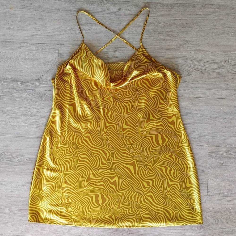 Green groovy pattern satin slip dress